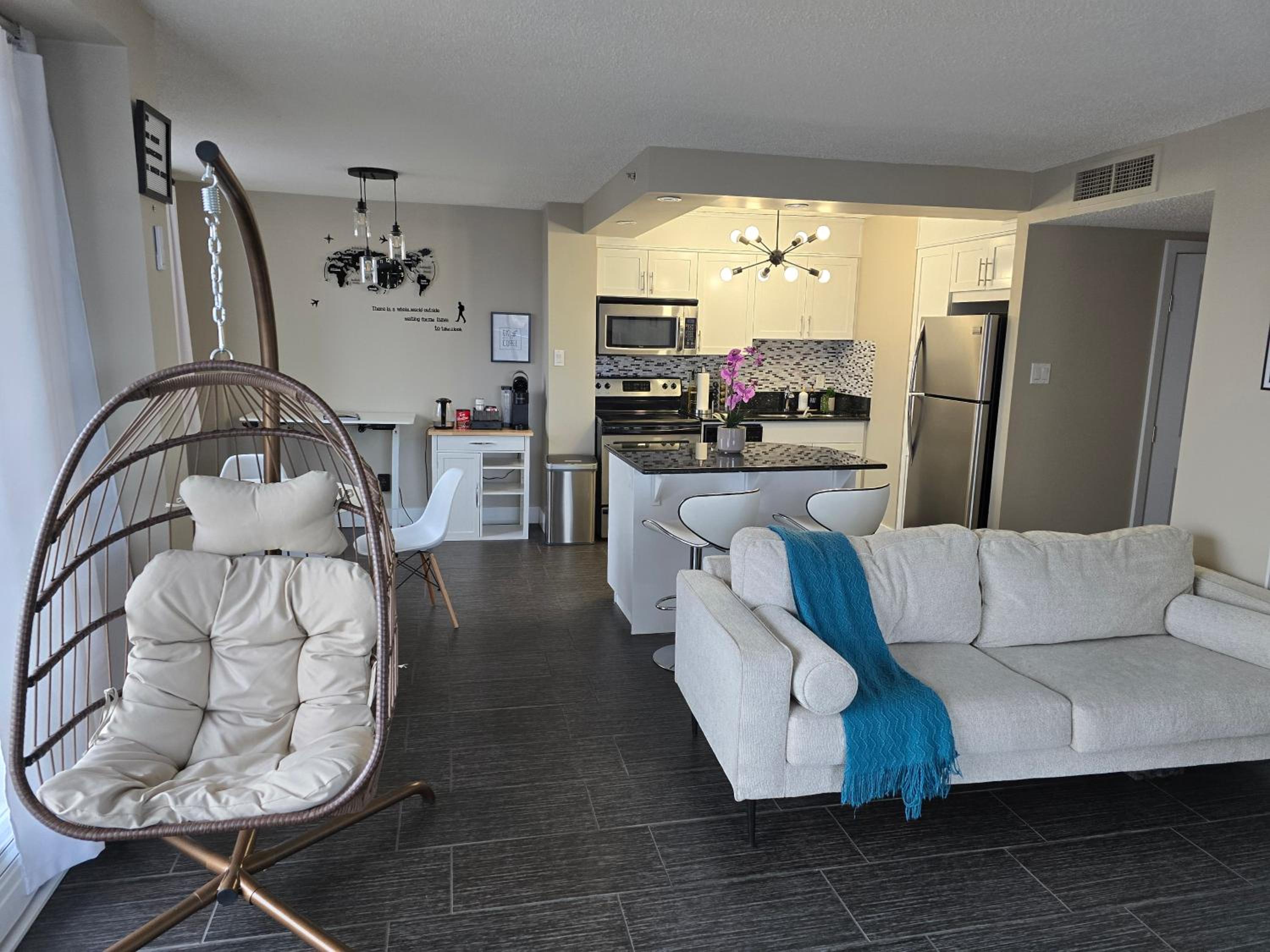 Smart Stylish Downtown Condo- 2 bedrooms