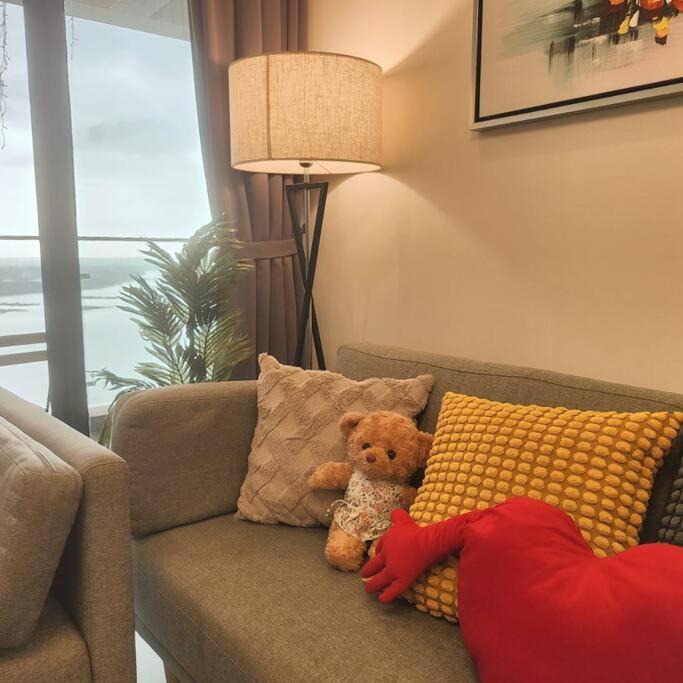 Bench/seaviews4-13pax/JohorBahru 9B amberside