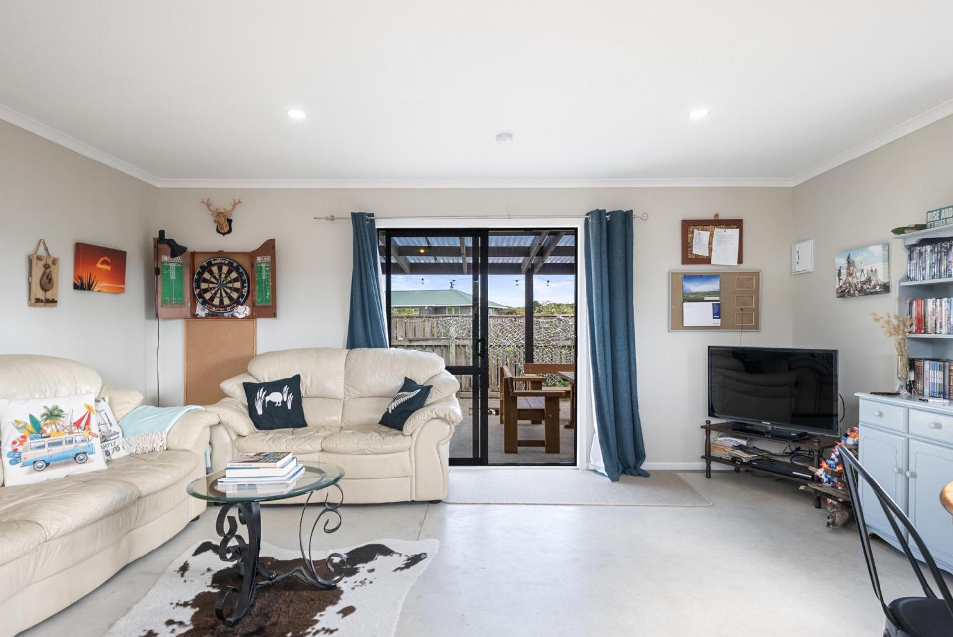 Himatangi Kiwi Bach - Himatangi Beach Holiday Home view 2
