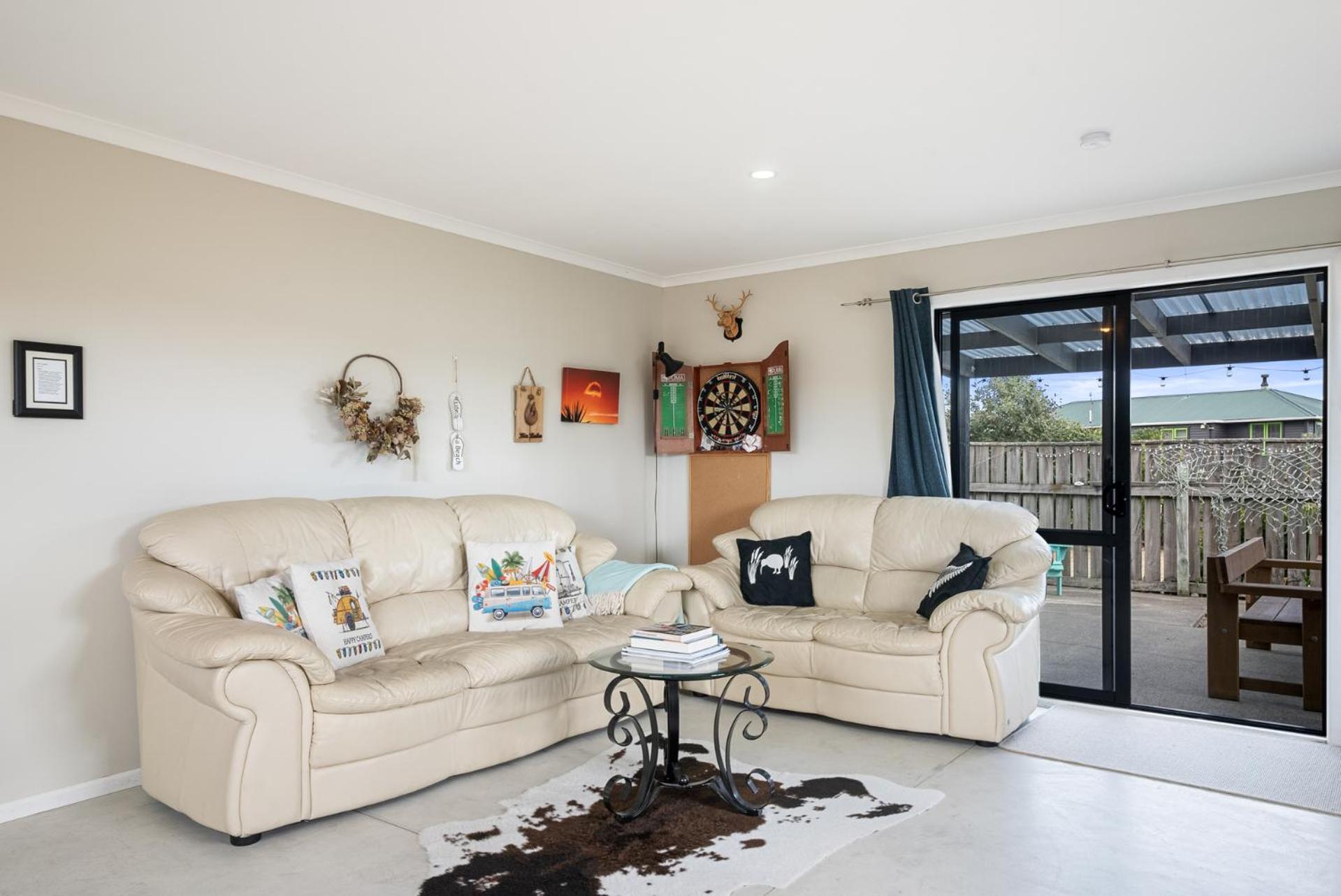 Himatangi Kiwi Bach - Himatangi Beach Holiday Home view 3