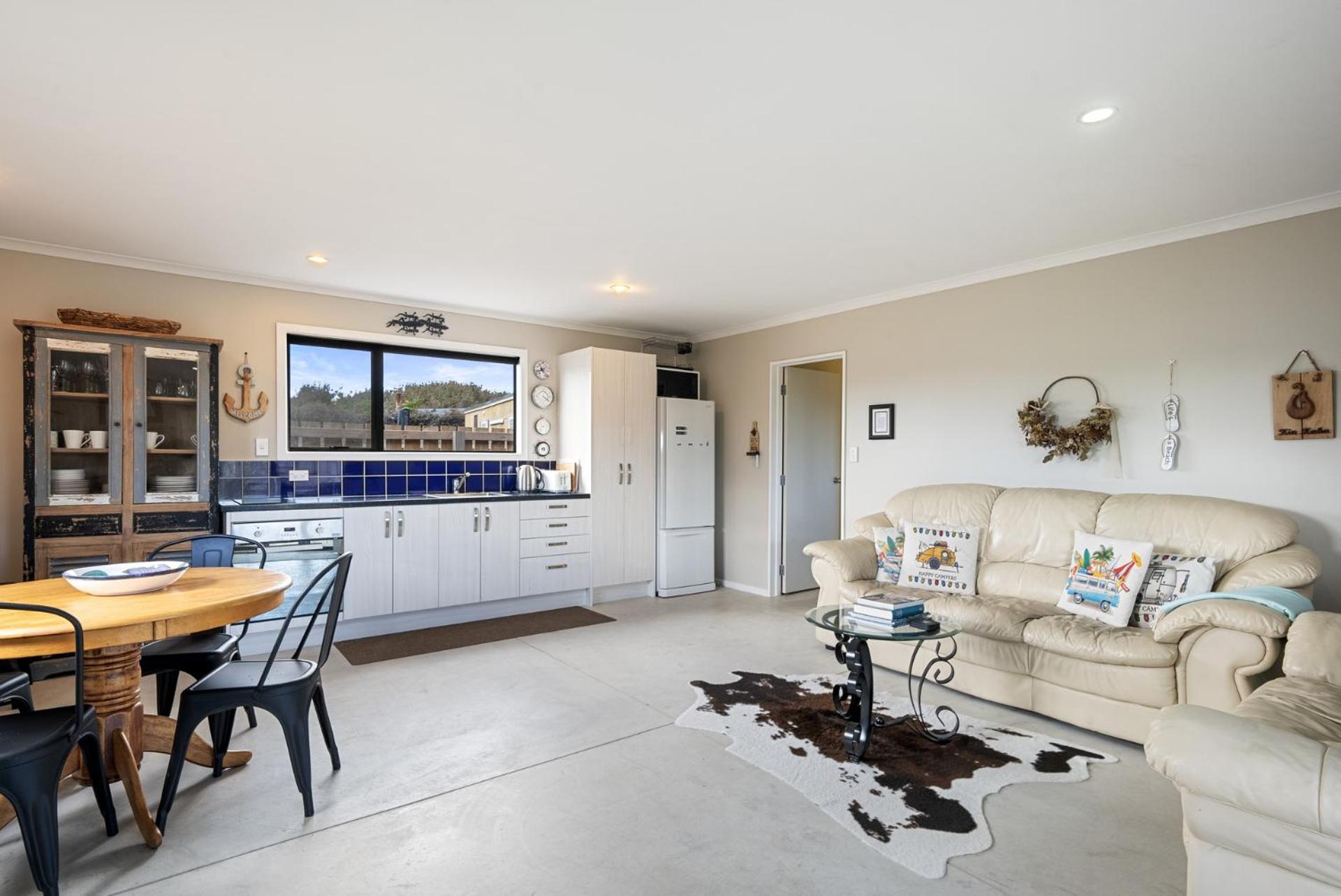 Himatangi Kiwi Bach - Himatangi Beach Holiday Home view 4