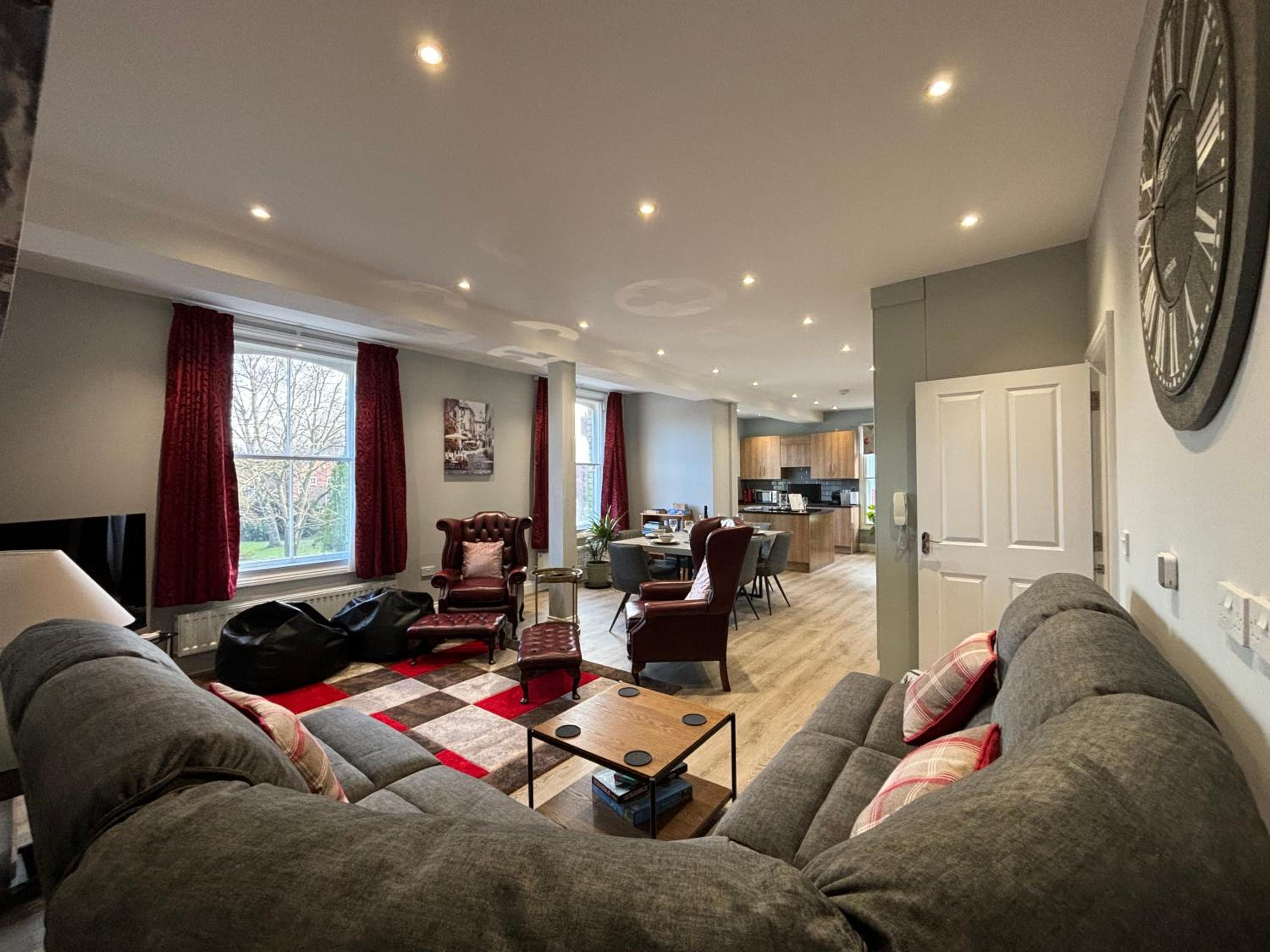 Clarendon Luxury Apartment