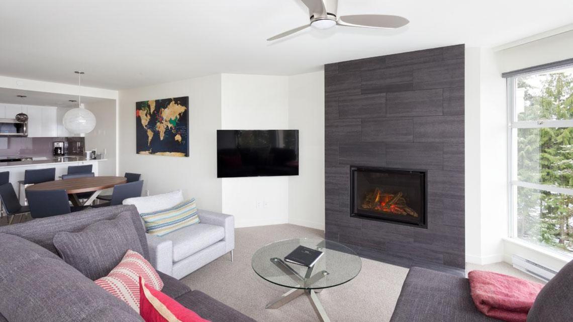 Woodrun Lodge 307 | Sleek Slopeside Unit w/ Pool, Hot Tub, & Heated Floors