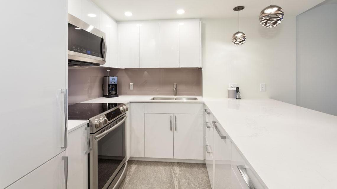 Woodrun Lodge 307 | Sleek Slopeside Unit w/ Pool, Hot Tub, & Heated Floors