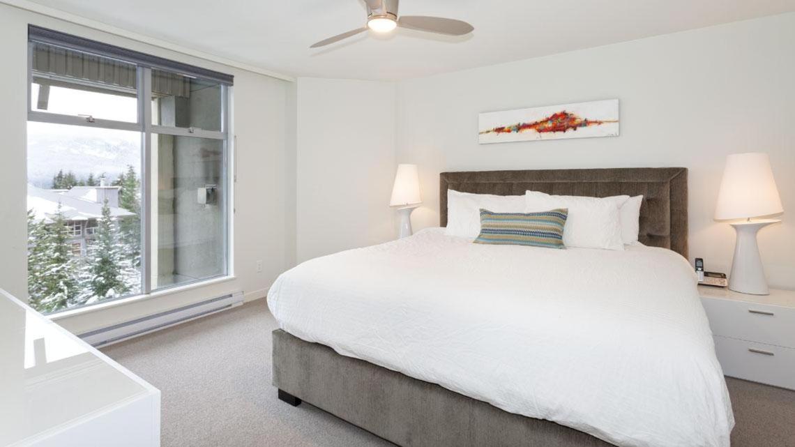 Woodrun Lodge 307 | Sleek Slopeside Unit w/ Pool, Hot Tub, & Heated Floors