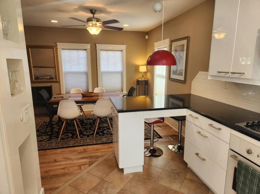 Albany Vacations - The Lincoln House - Property Image 1