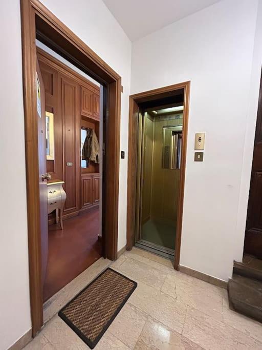 Ponte Vecchio View Apartment by FlorenceHospitality com photo 4