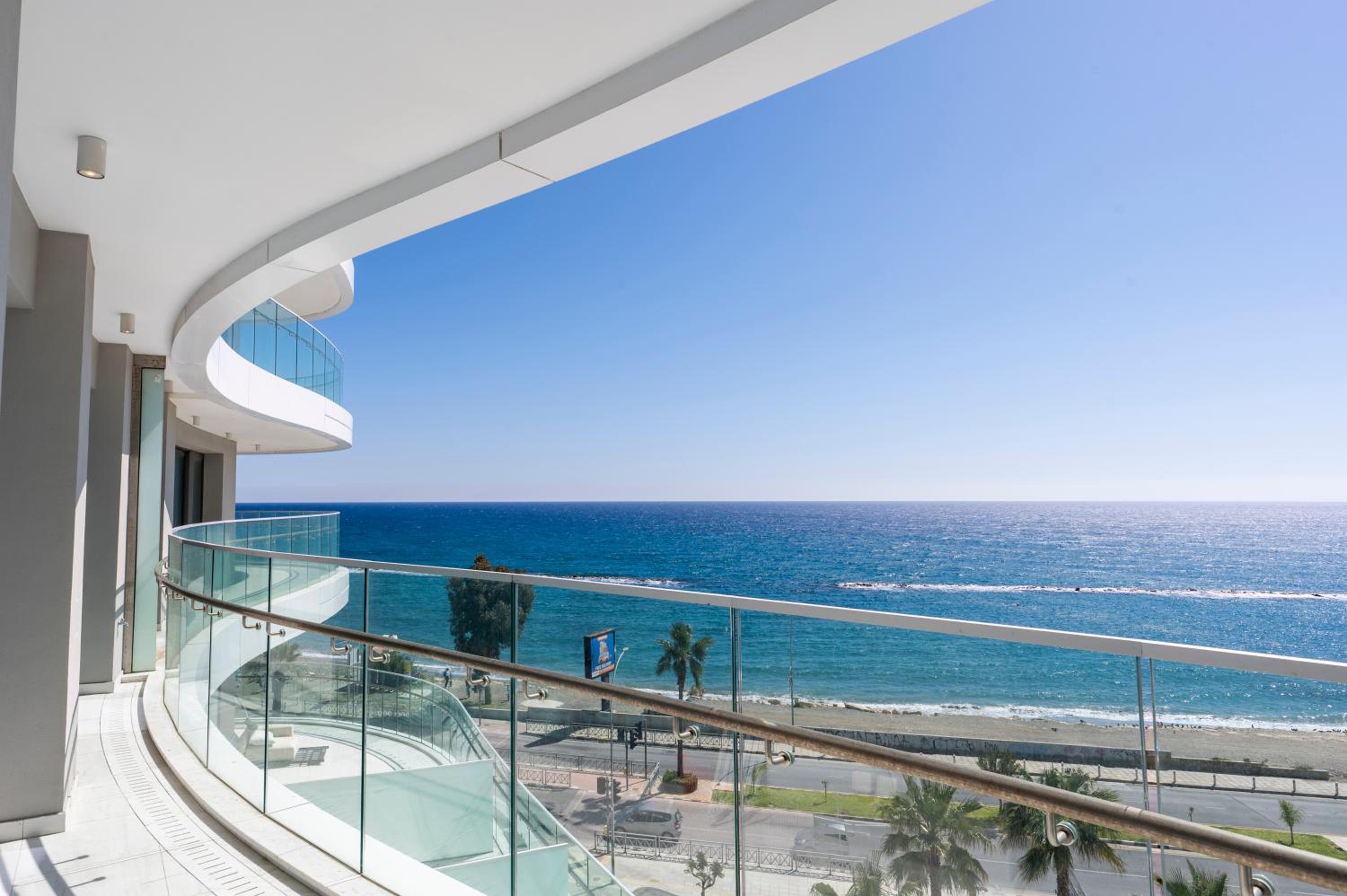 Del Mar Beachfront 'C' 2 Bedroom Residence