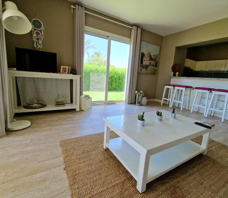 Cheerful space with a huge garden and pool view 4