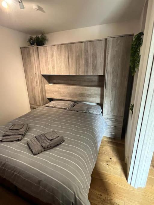 Two-Bedroom Cosy Country Lodge with Private Patio, photo 14