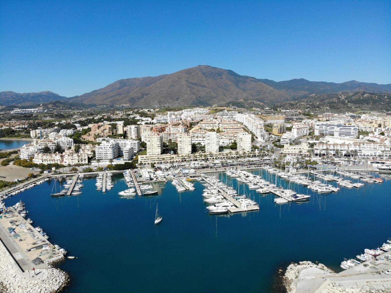 Room City Estepona Balcones Mar