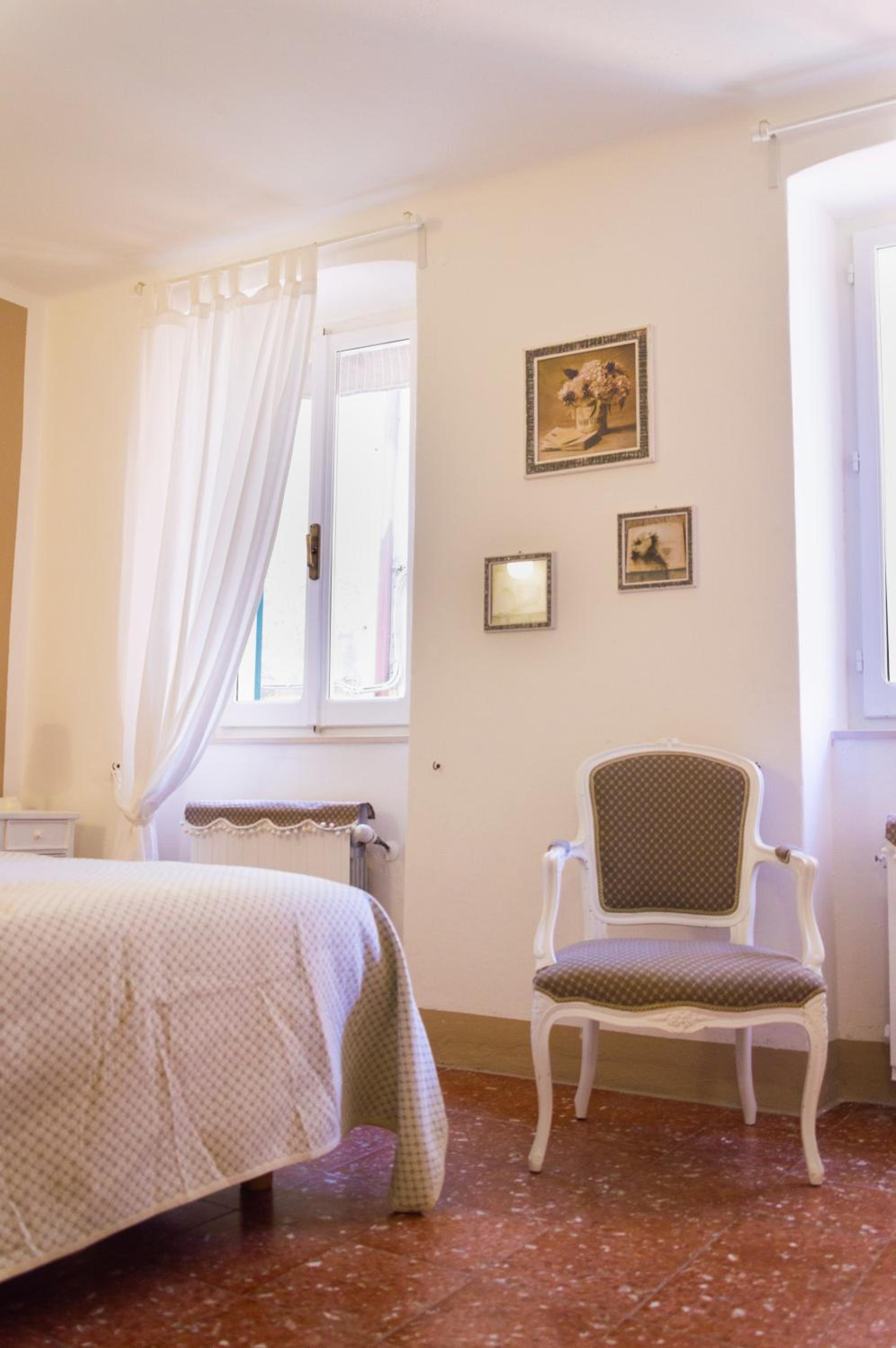 DEMIVIE GUESTHOUSE
