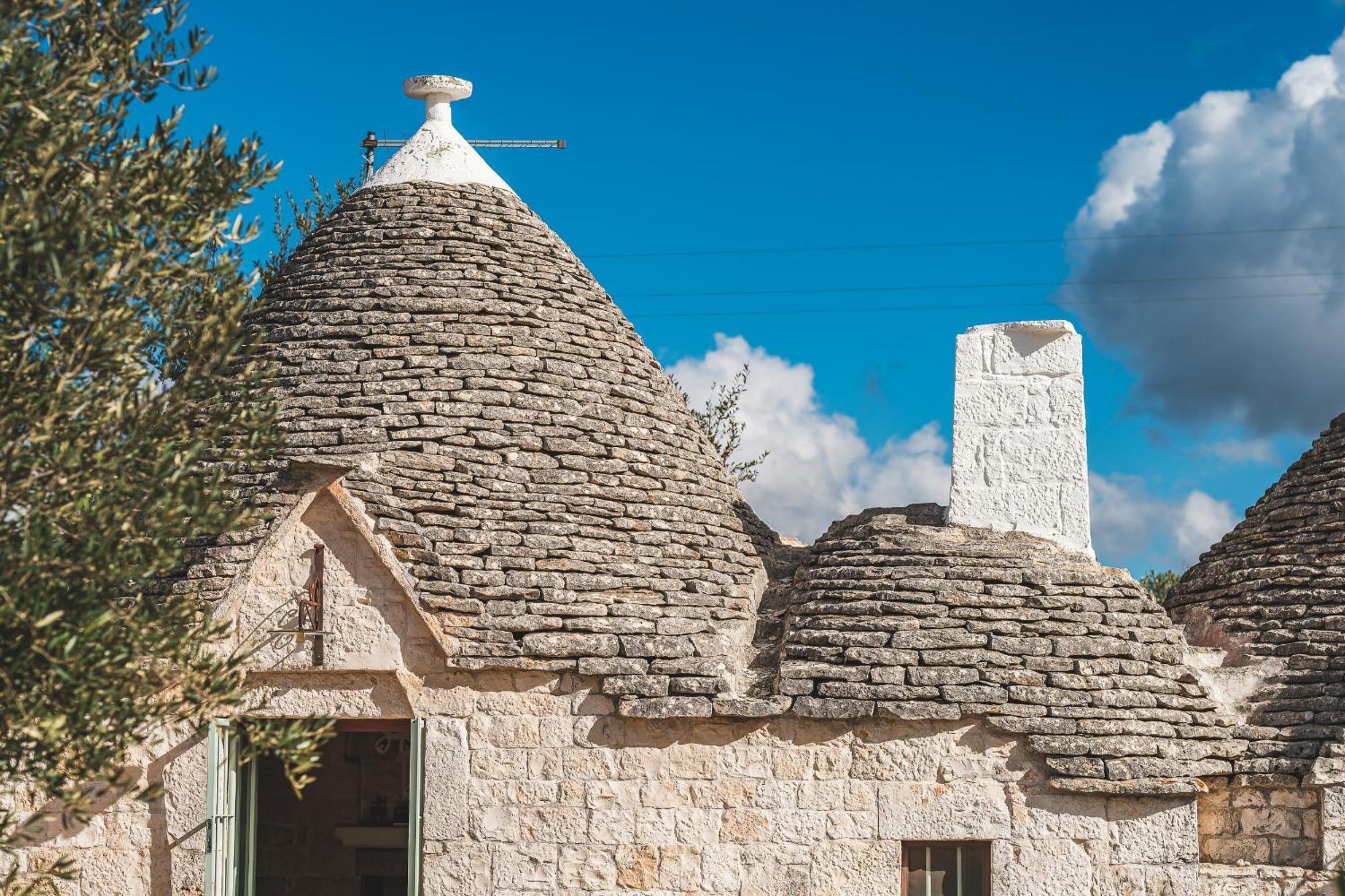 HelloApulia Trullo Mario view 3