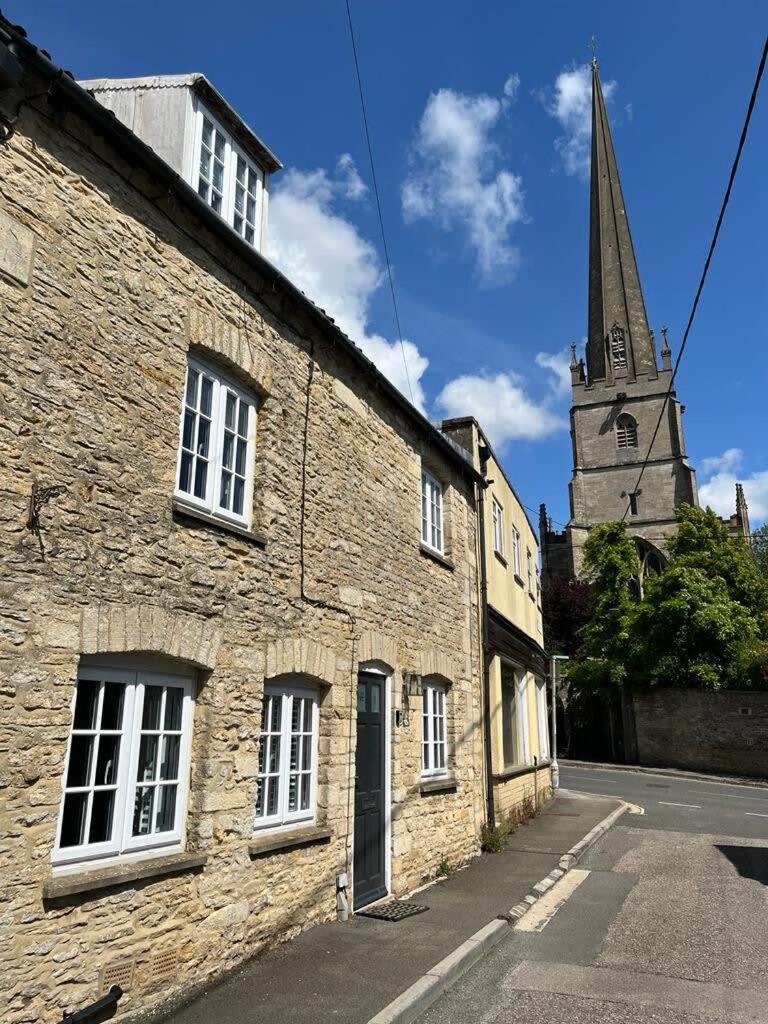 Alexis Cottage Tetbury Cotswolds view 3