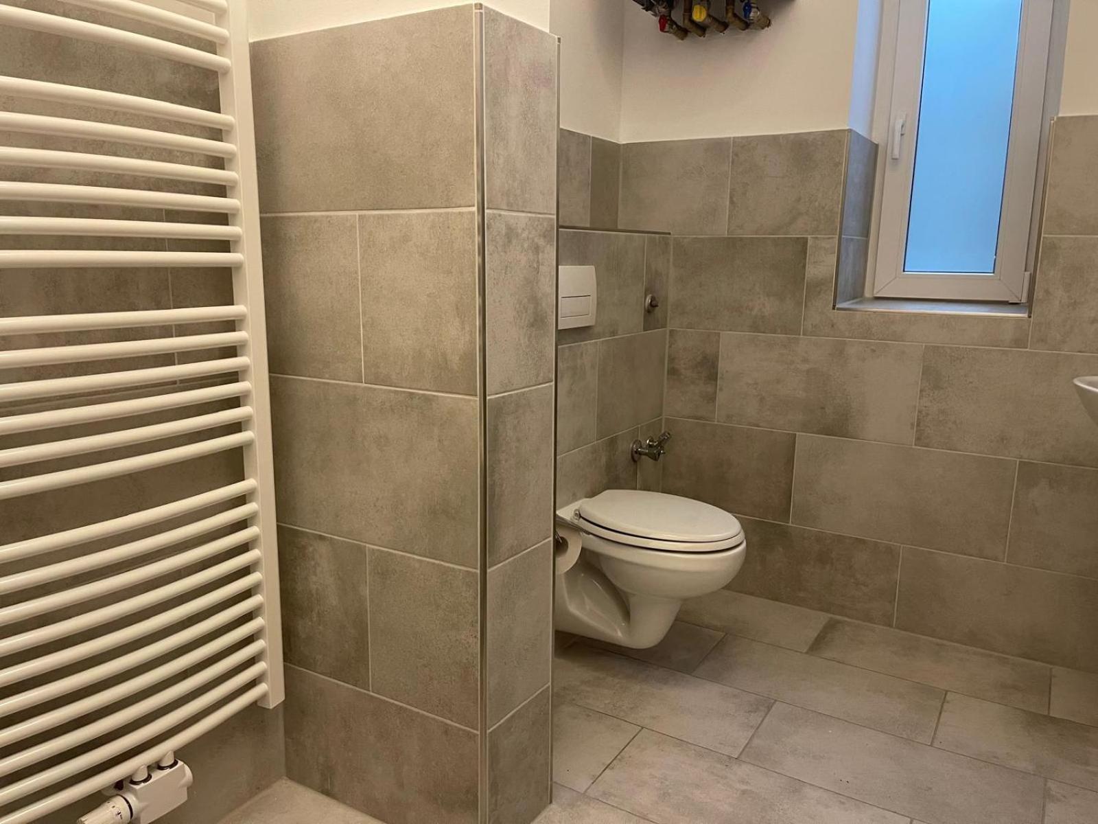Schönebecker Straße 16 en Wuppertal — bathroom