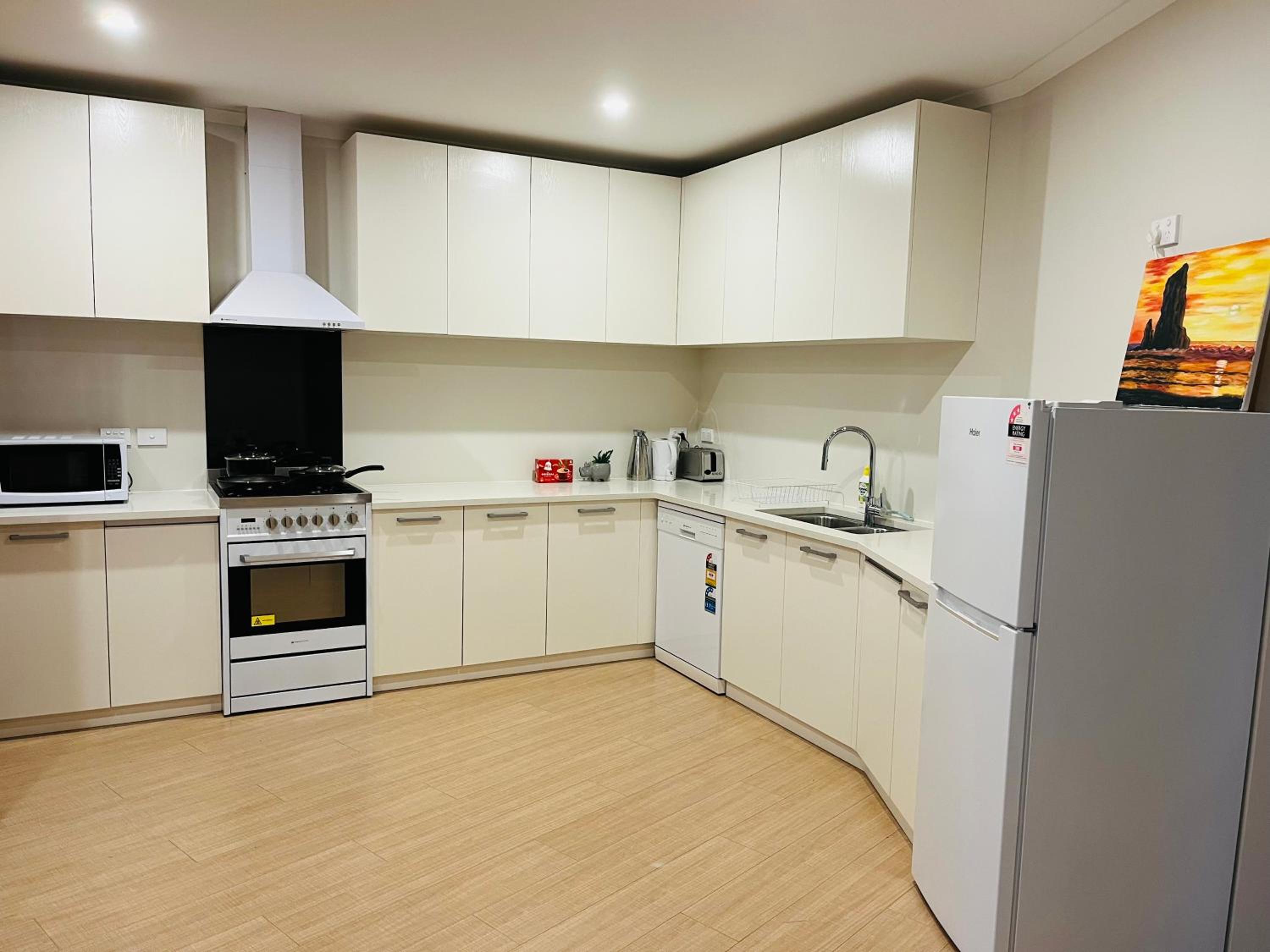Modern Comfy 3 Bedrooms House in Chartwell