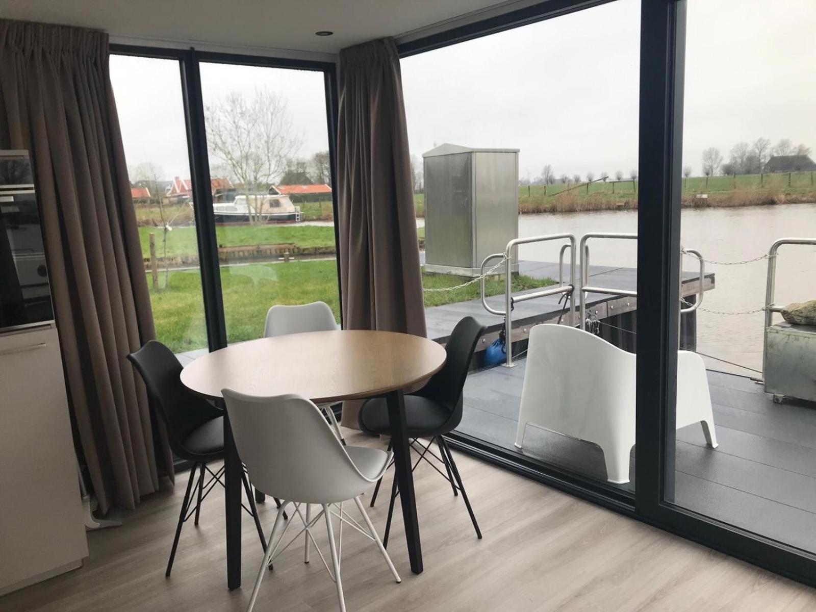 Uniek overnachten in een Tiny House op de Appelhof view 4