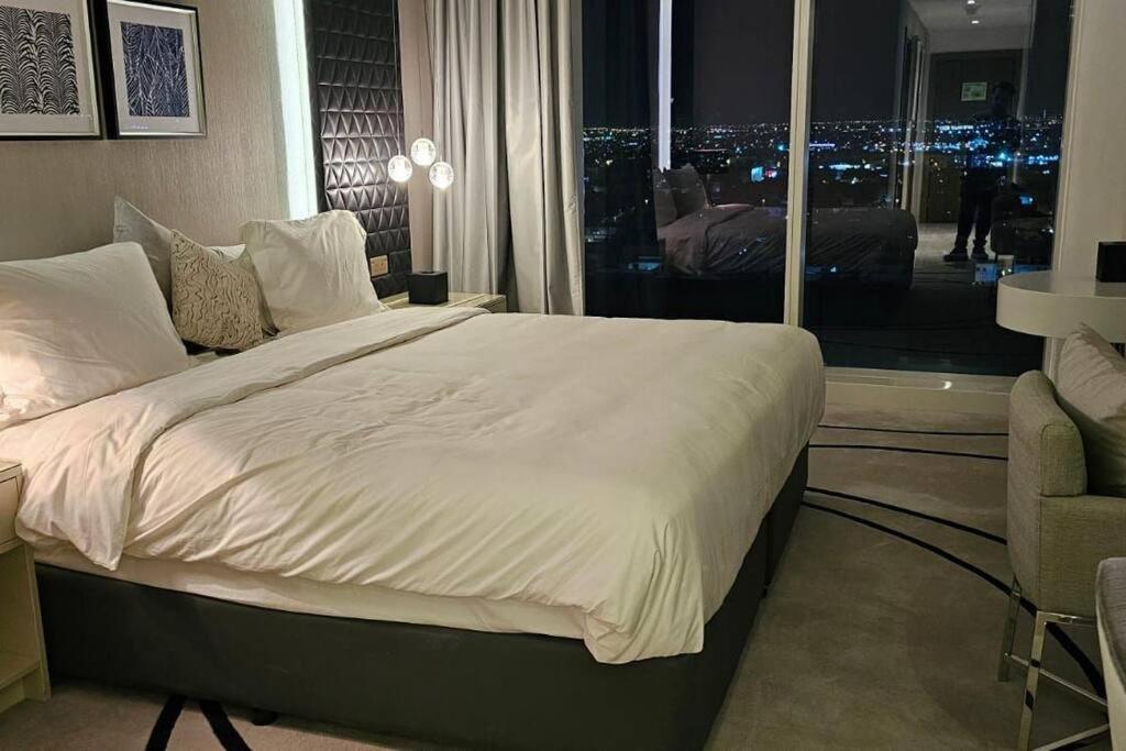 Luxury Tower Studio in Downtown