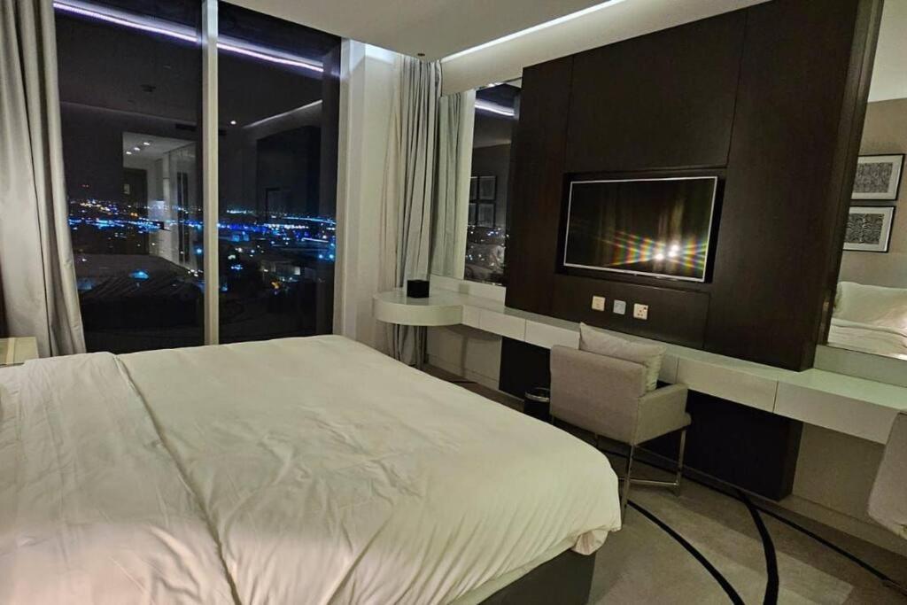 Luxury Tower Studio in Downtown