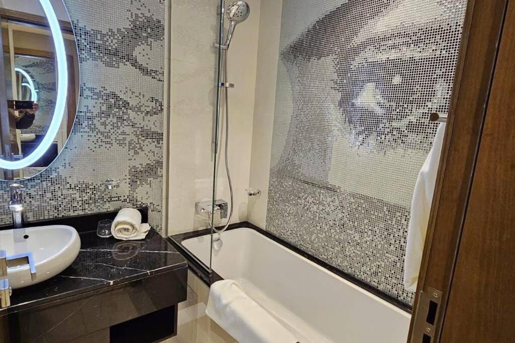 Luxury Tower Studio in Downtown