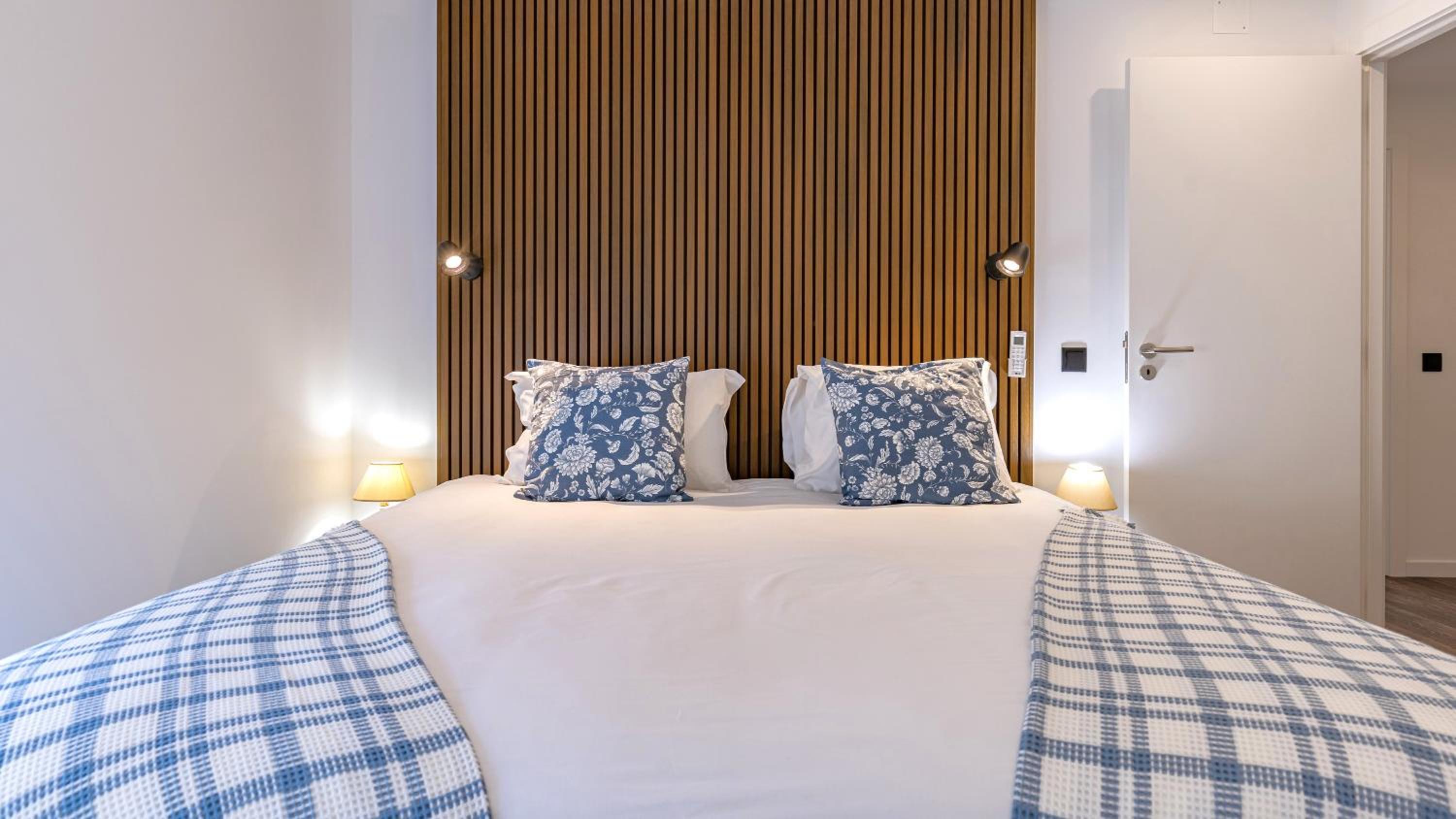 Amazing 3BDR Duplex in Lisbon by LovelyStay view 5
