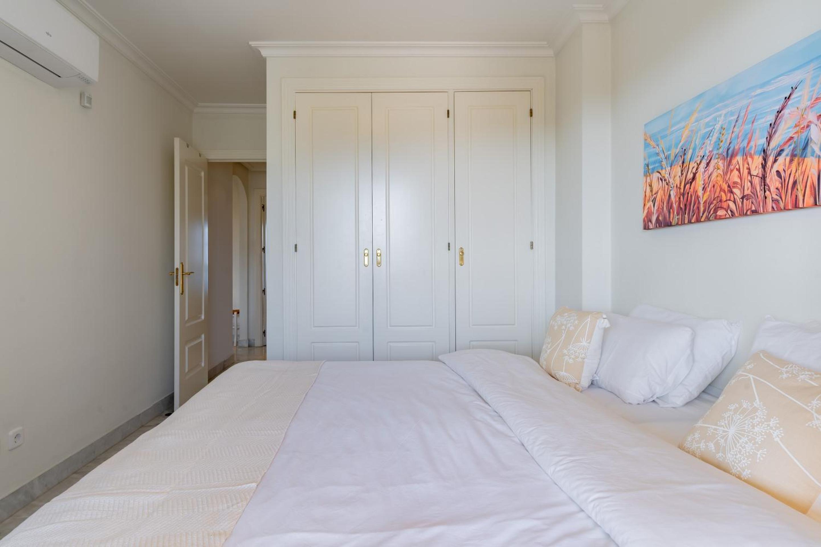 Central 2 Bedroom Apartment with Stunning Views