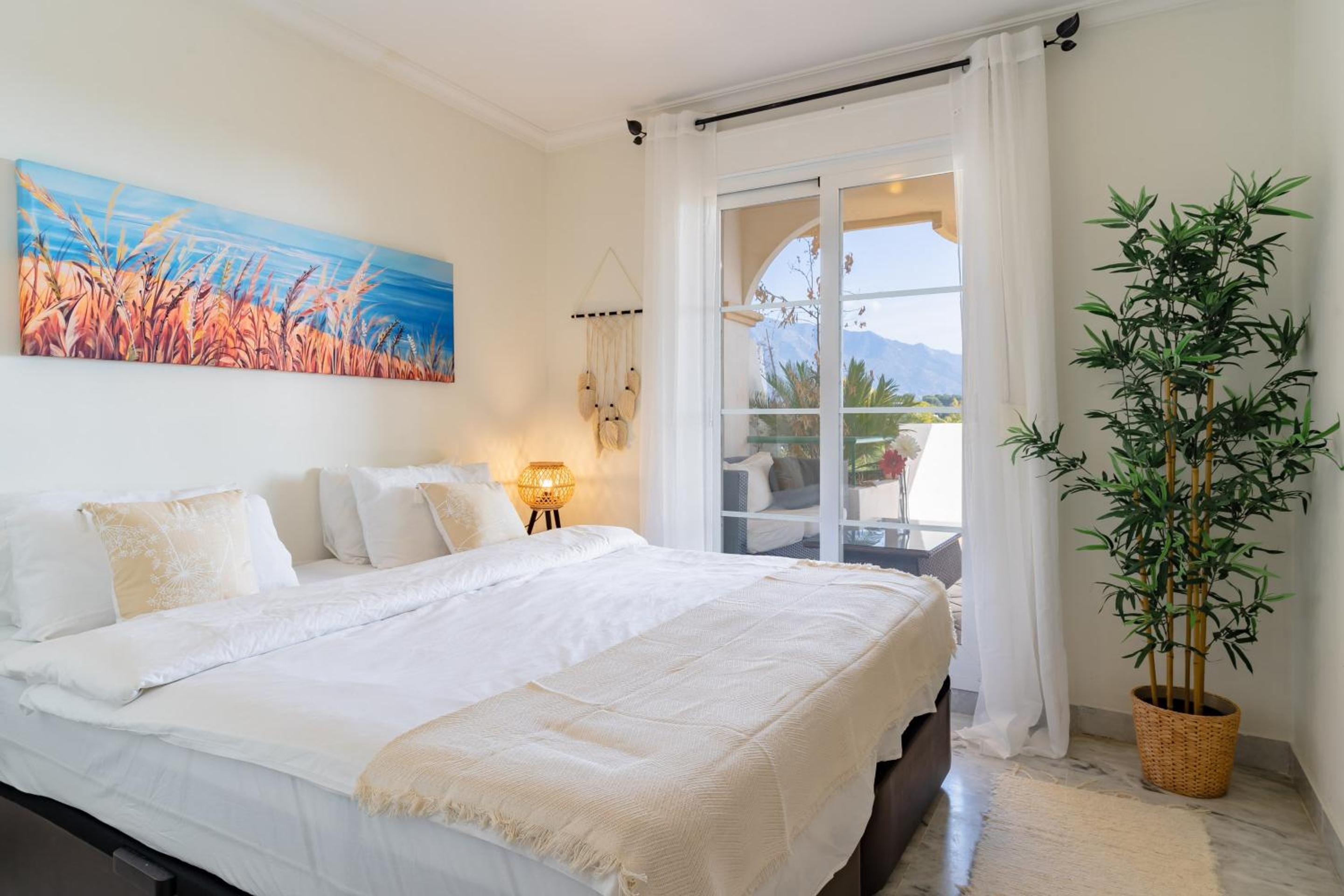 Central 2 Bedroom Apartment with Stunning Views