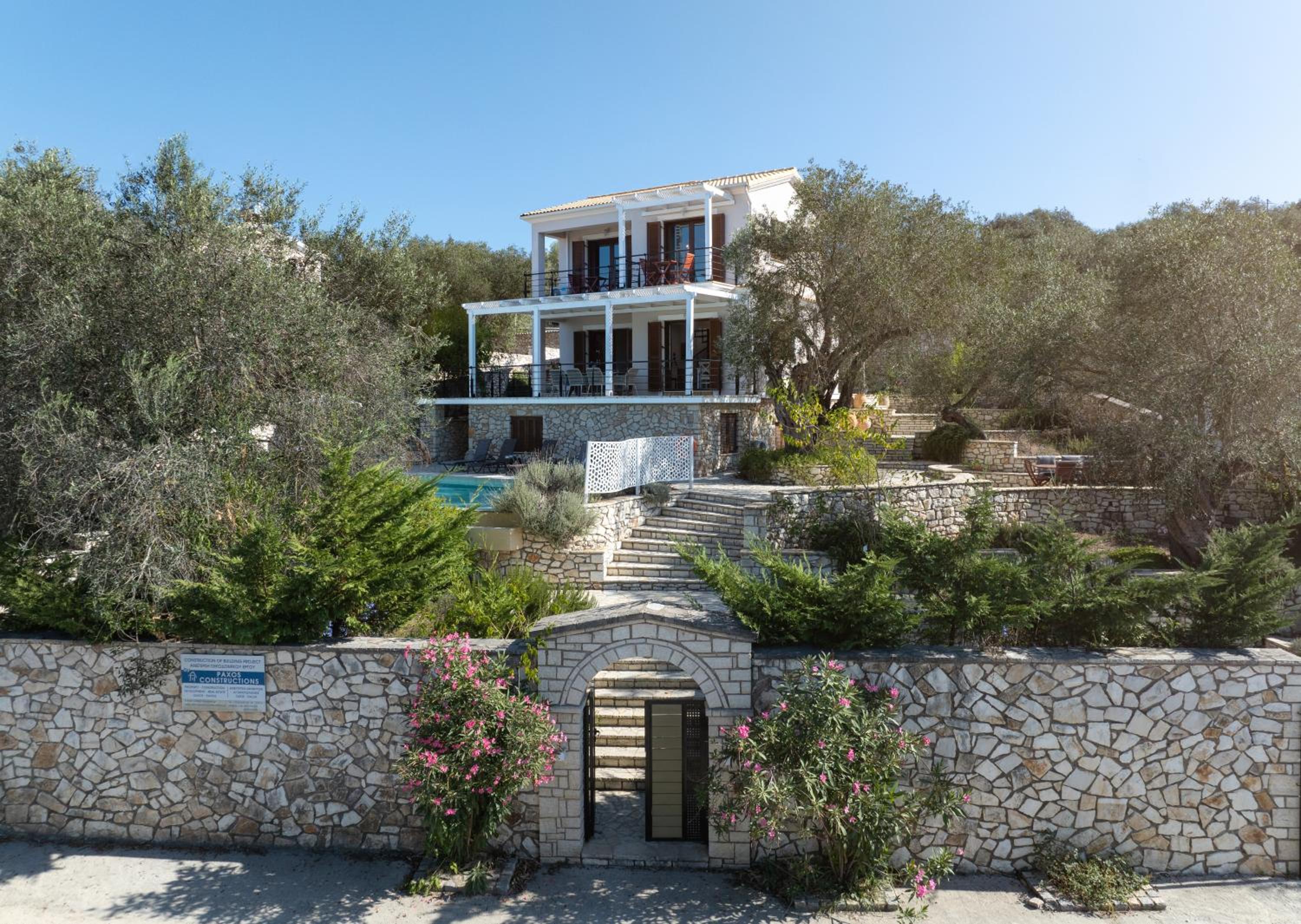 VILLA BOUGARINI Haven Family Villa Rock pool oasis view 4