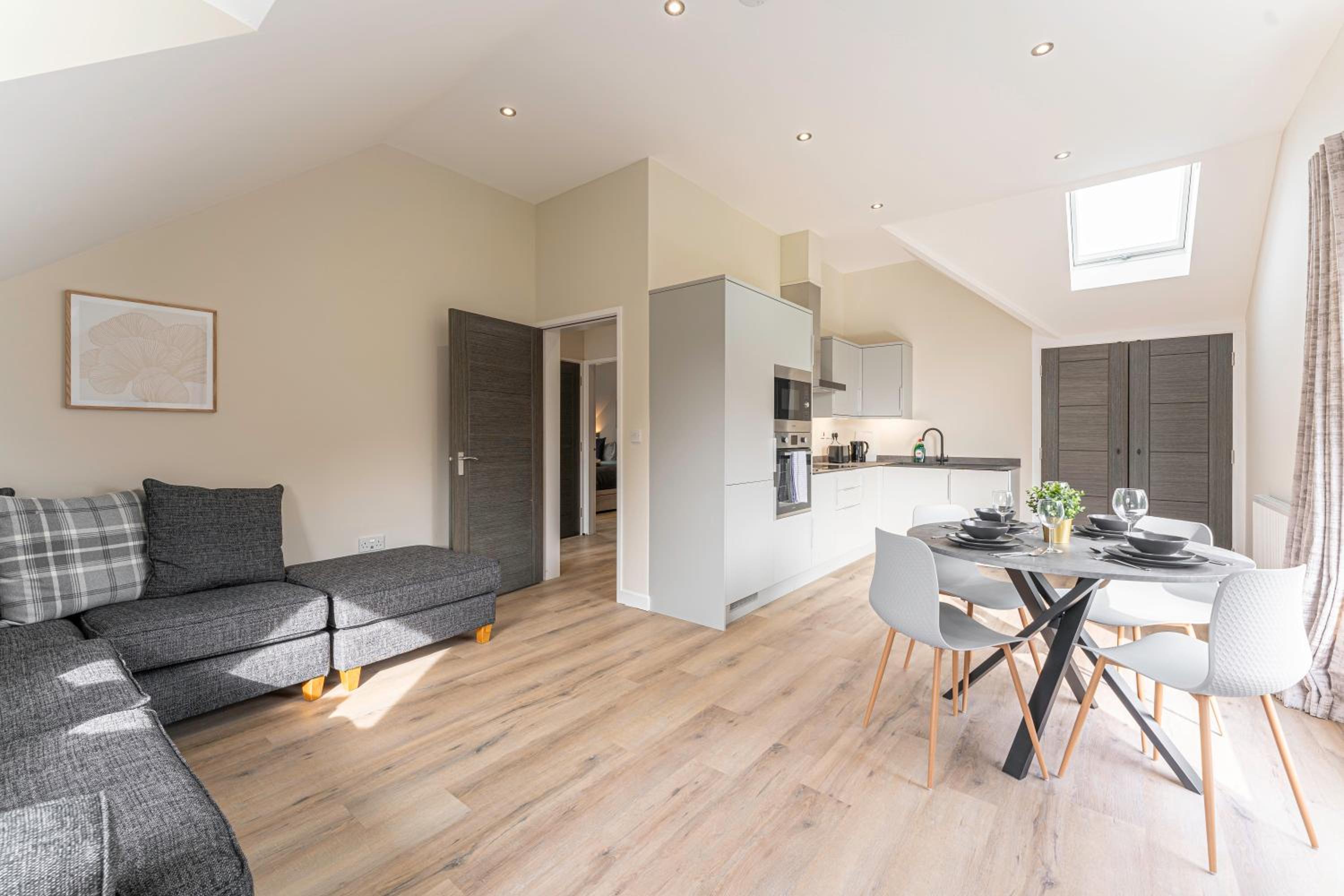 Maple Apartments - Modern 2 Bed Apartment in Derby view 5
