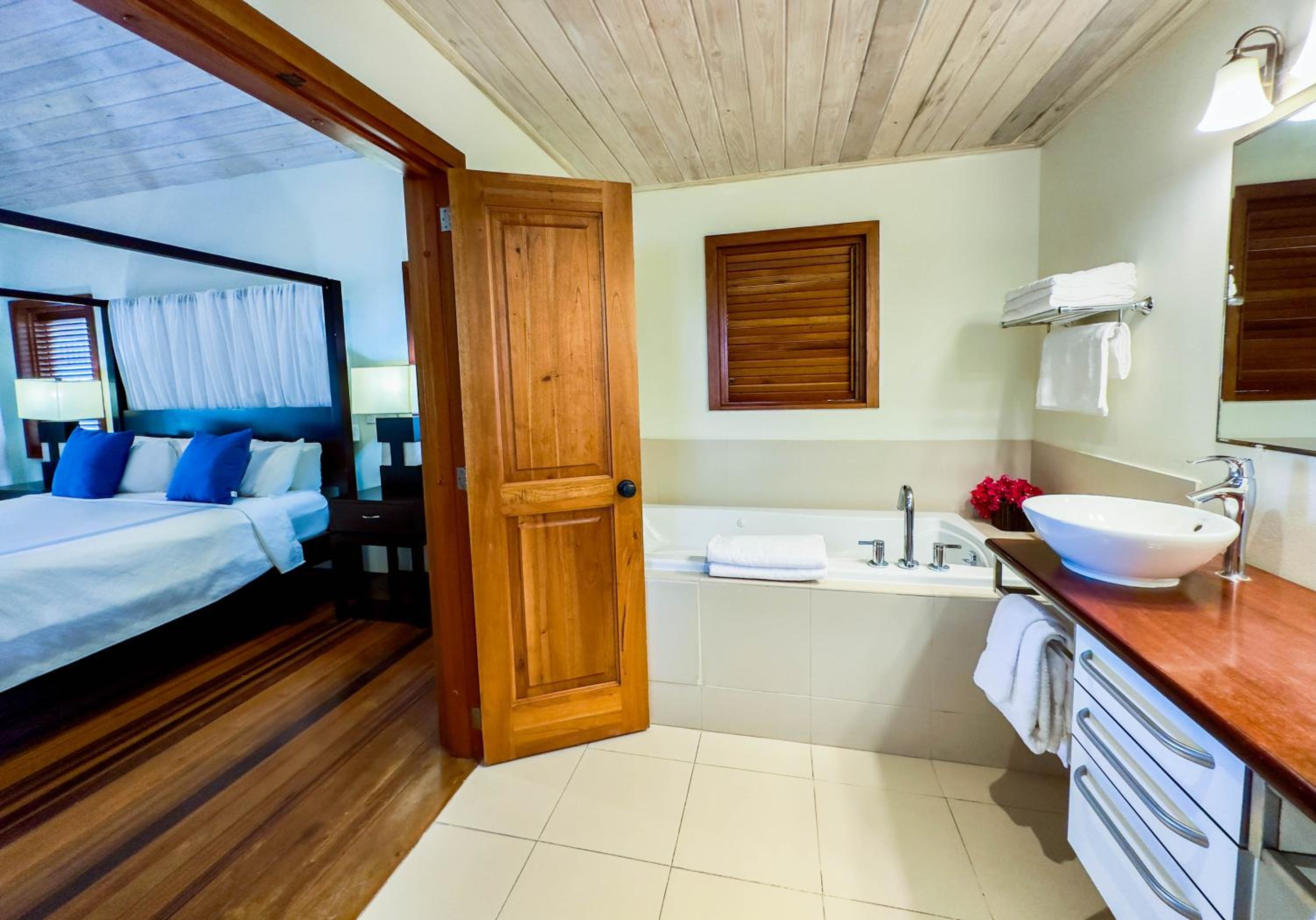 The Hideaway 1-Bedroom Suite, Pool - Beach & Restaurant