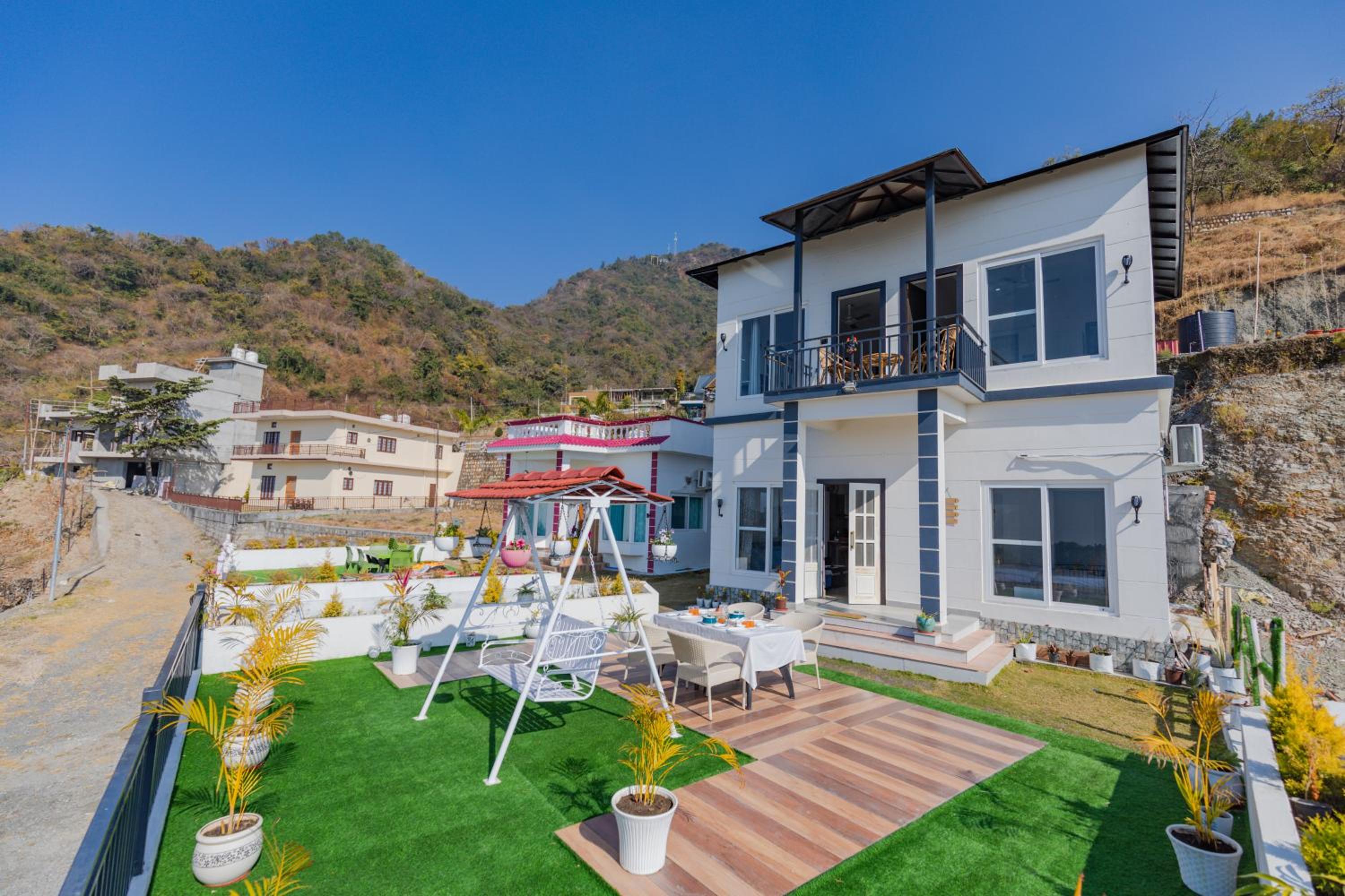 The Narayana Homestay - Villa view 3
