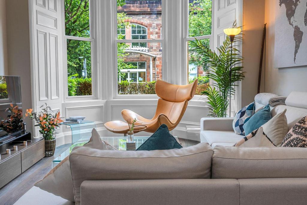 Elegant 2bed-Central Edinburgh -by Holiday Homes