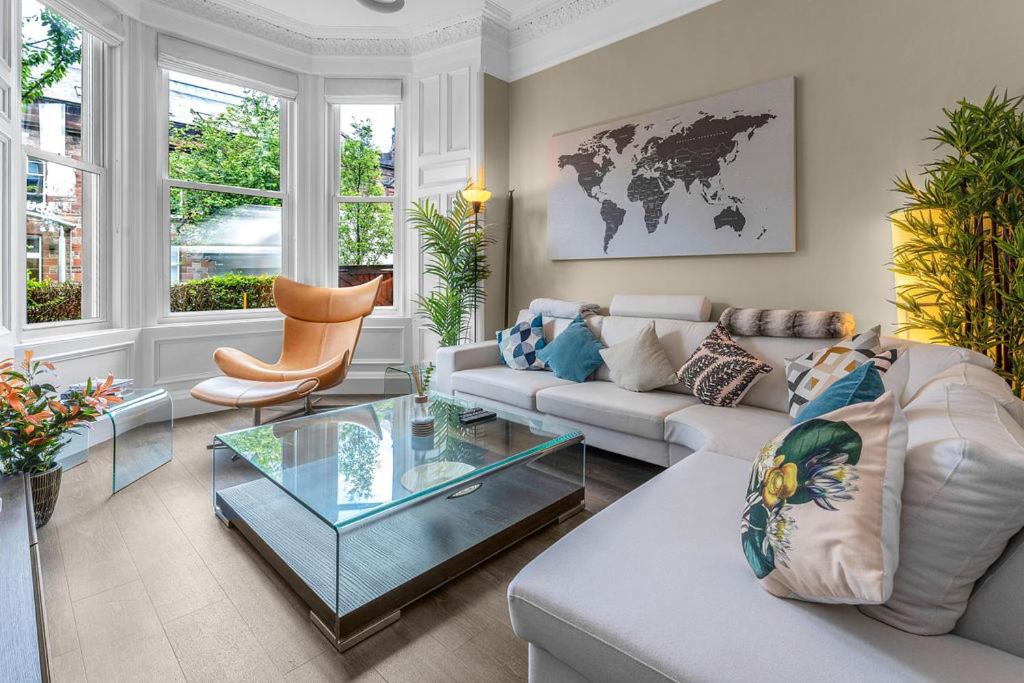 Elegant 2bed-Central Edinburgh -by Holiday Homes