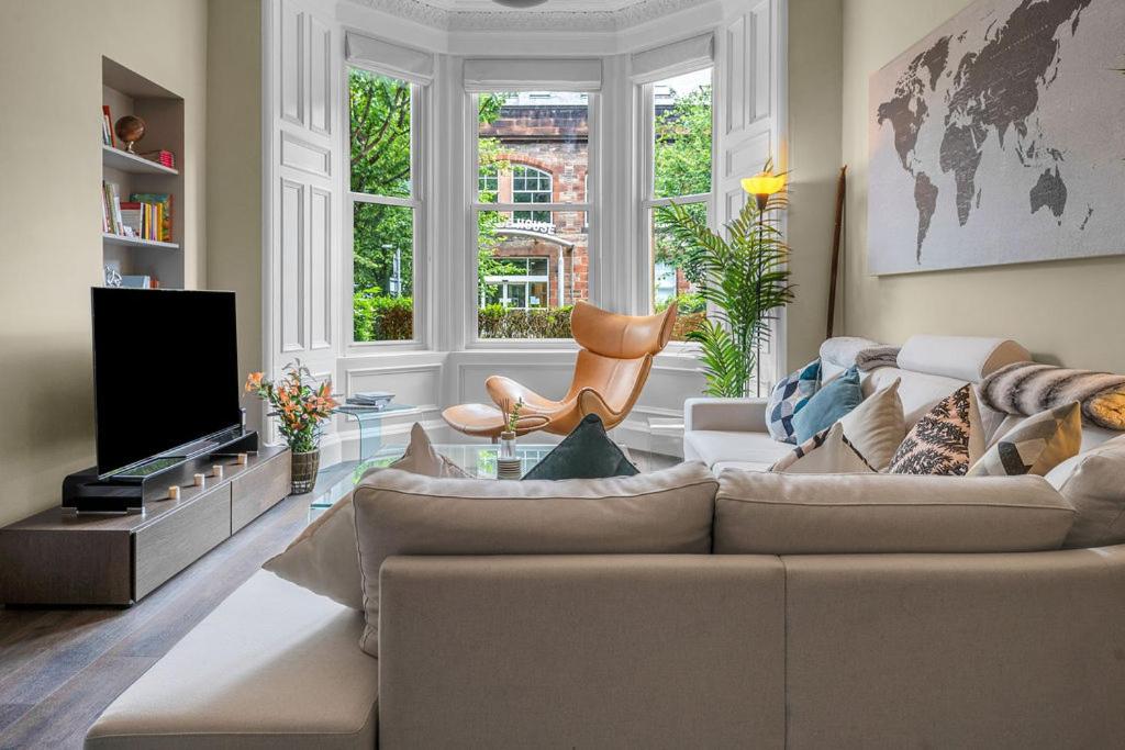 Elegant 2bed-Central Edinburgh -by Holiday Homes