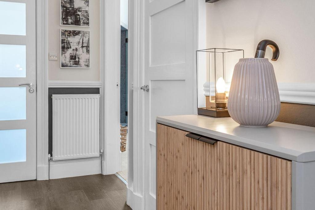 Elegant 2bed-Central Edinburgh -by Holiday Homes
