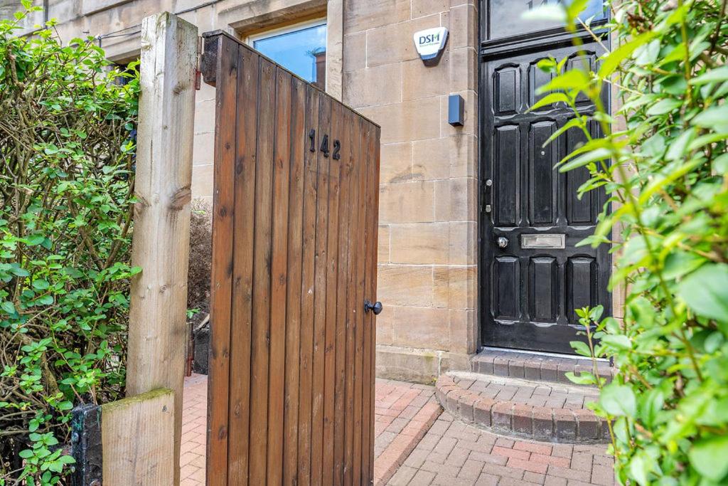 Elegant 2bed-Central Edinburgh -by Holiday Homes