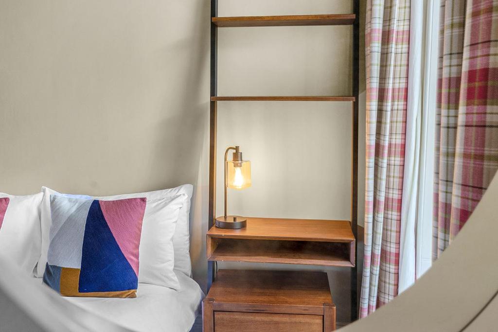 Elegant 2bed-Central Edinburgh -by Holiday Homes