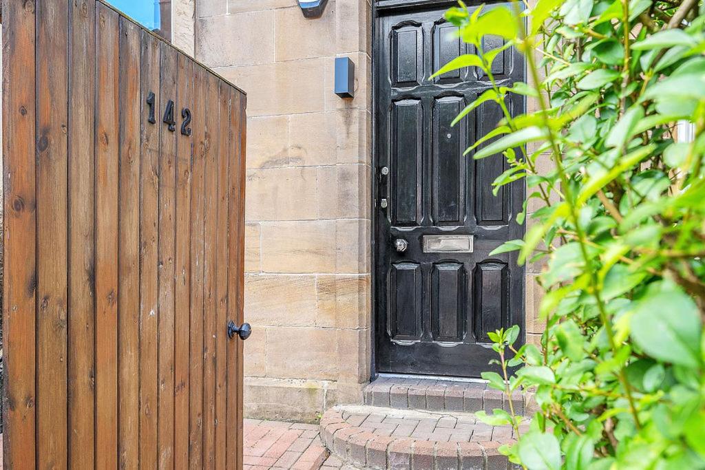 Elegant 2bed-Central Edinburgh -by Holiday Homes