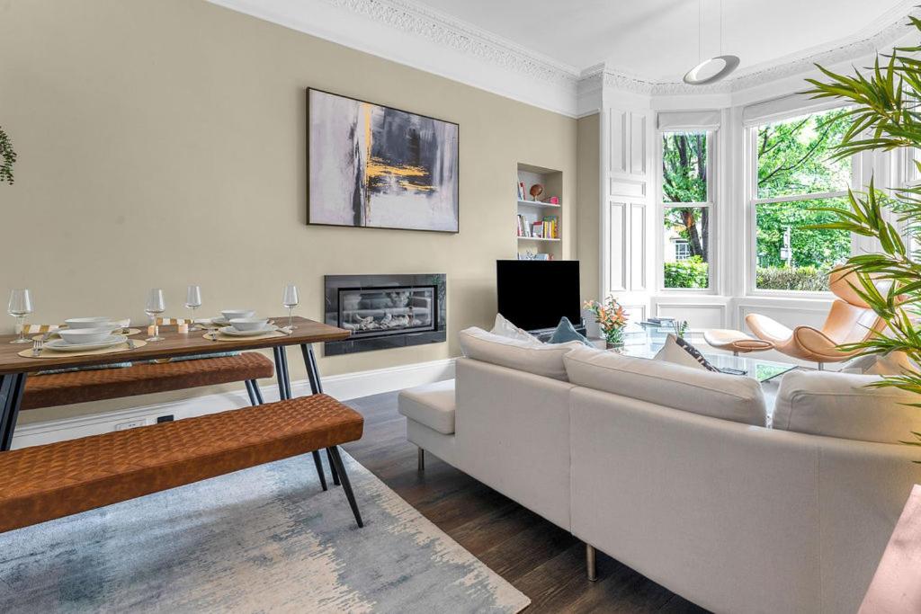 Elegant 2bed-Central Edinburgh -by Holiday Homes