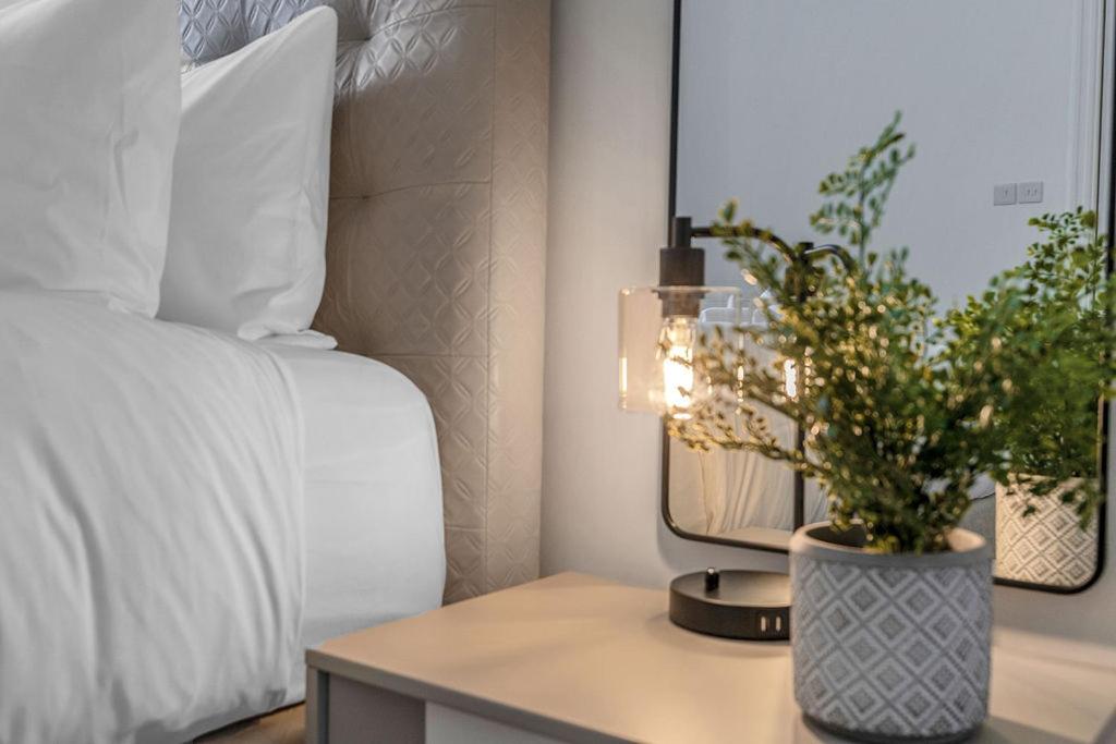 Elegant 2bed-Central Edinburgh -by Holiday Homes