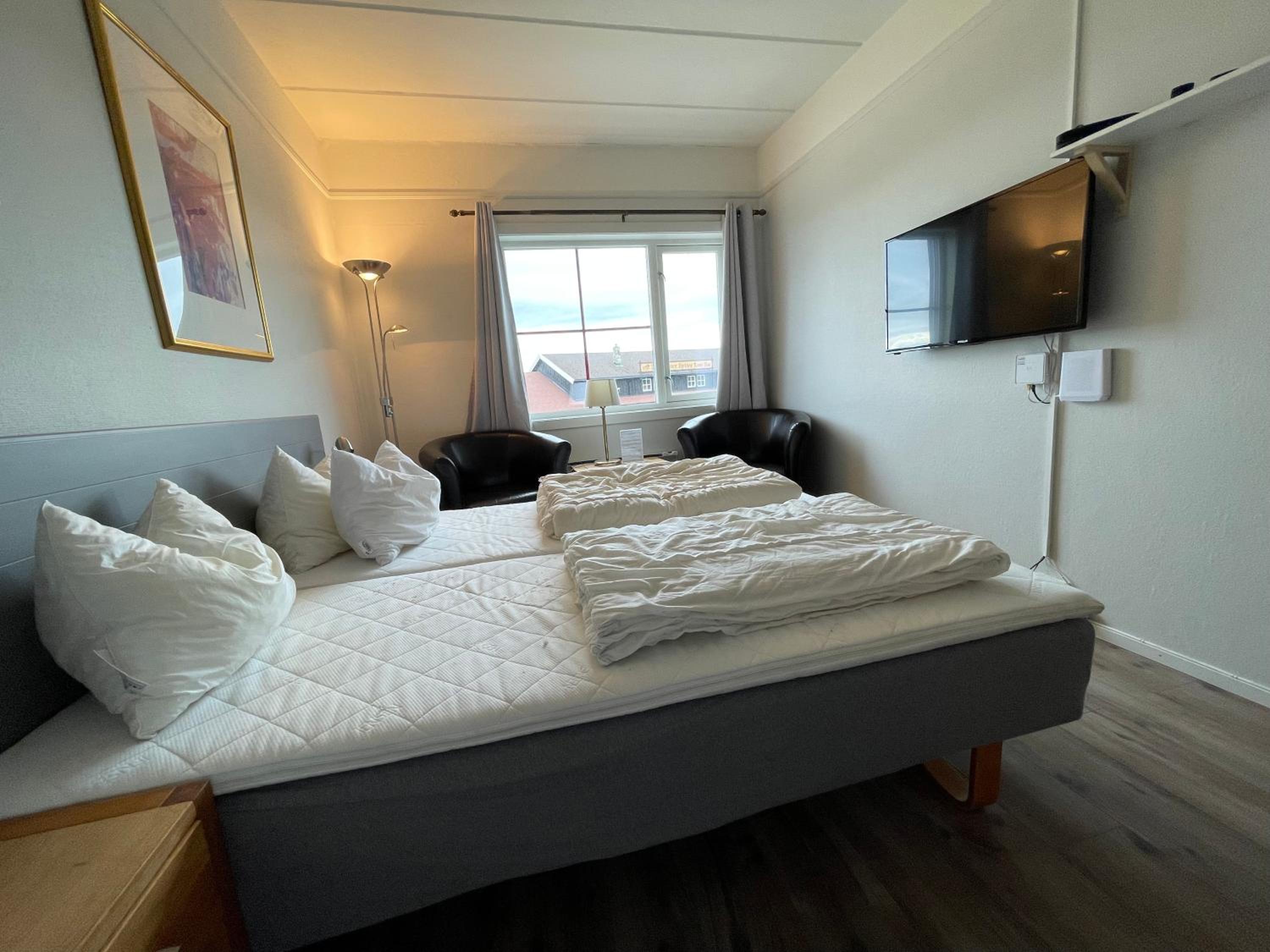 Renovated Studio Near Dining & Ski Access view 3