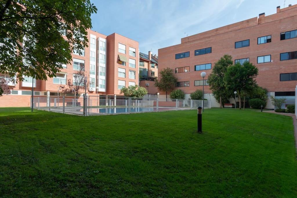 Apartamento con parking y piscina