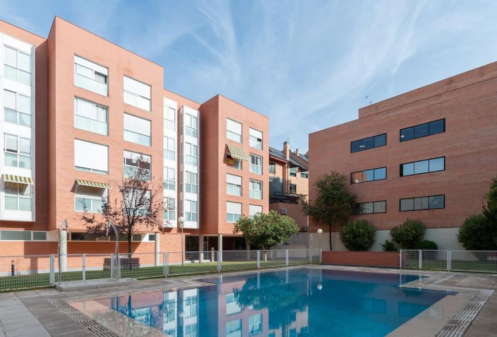 Apartamento con parking y piscina