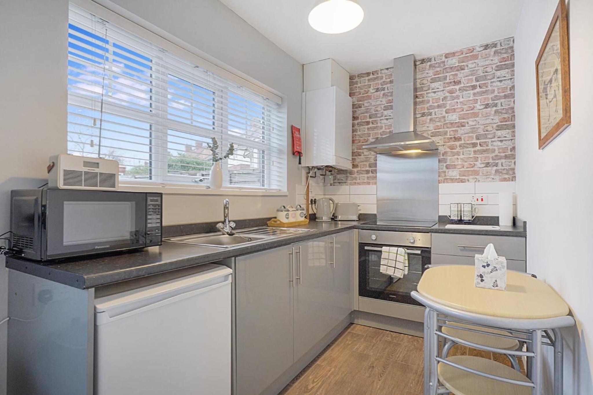 2 Bed Home in County Durham by Stay With Us, Ideal for Families, FREE PRIVATE PARKING! view 4