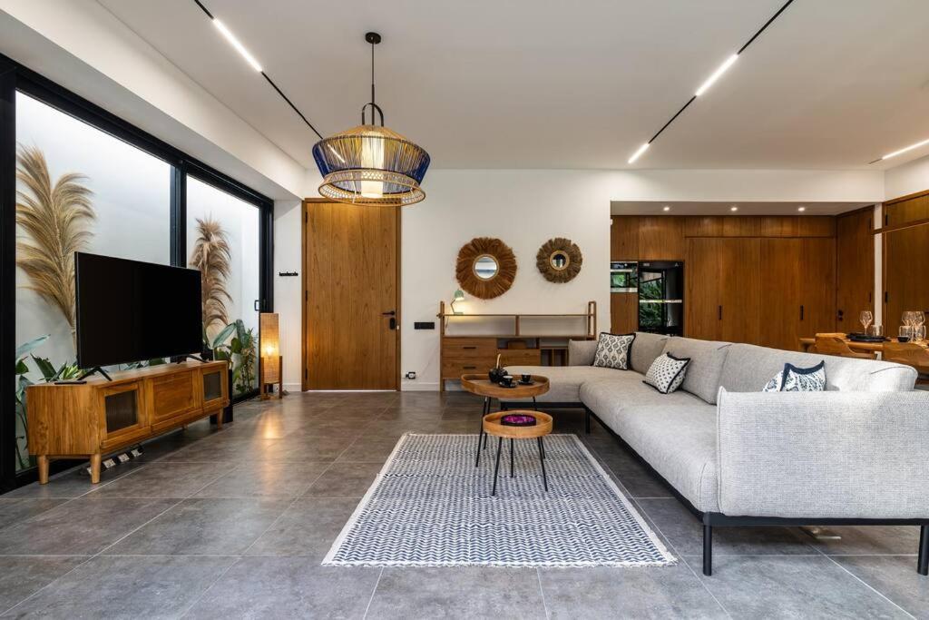 NEW Luxe BEACH villa I Soundproof windows I 9 meters pool I KIDS stay free view 4