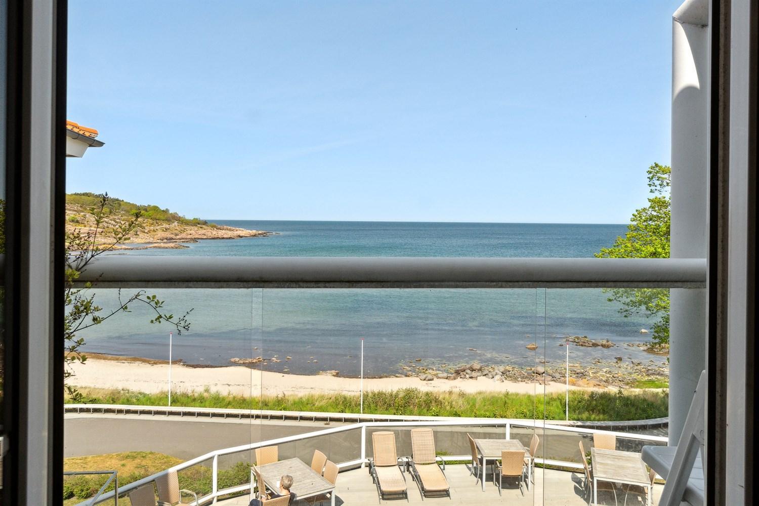 Beach Hotel - Panoramic view over the sea , 6 beds view 5