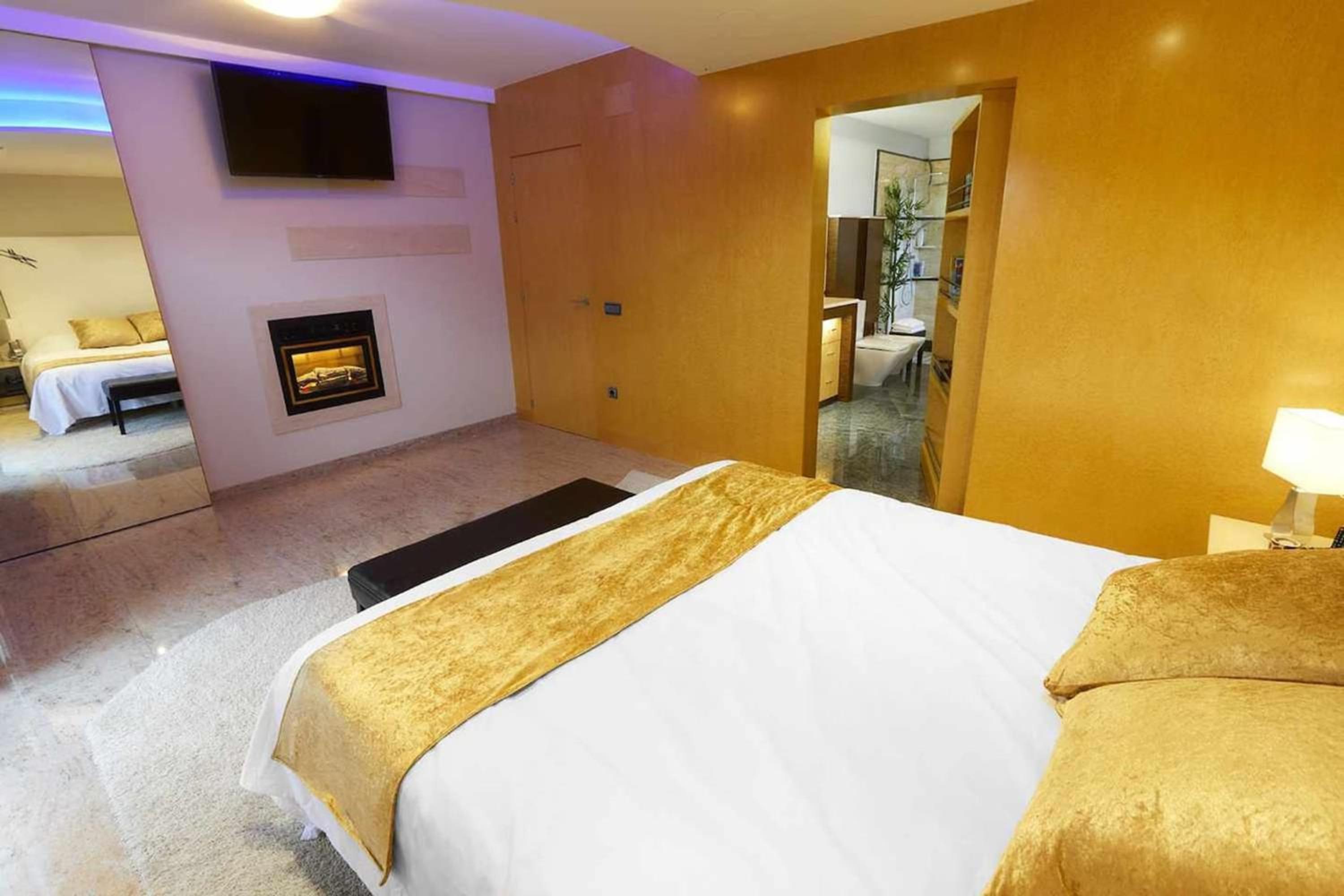 Spacious Villa in Vinaixa with Pool and Jacuzzi