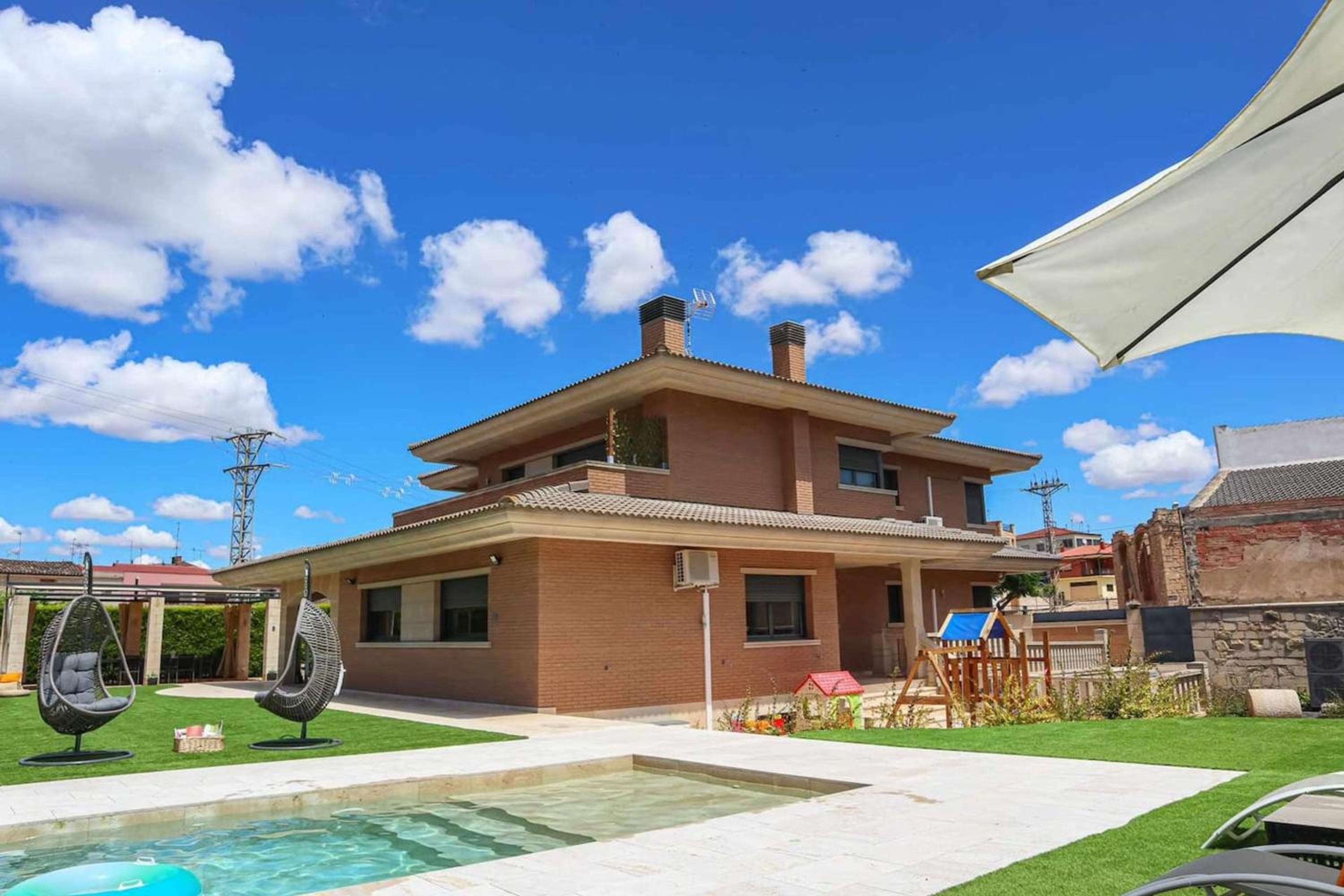 Spacious Villa in Vinaixa with Pool and Jacuzzi