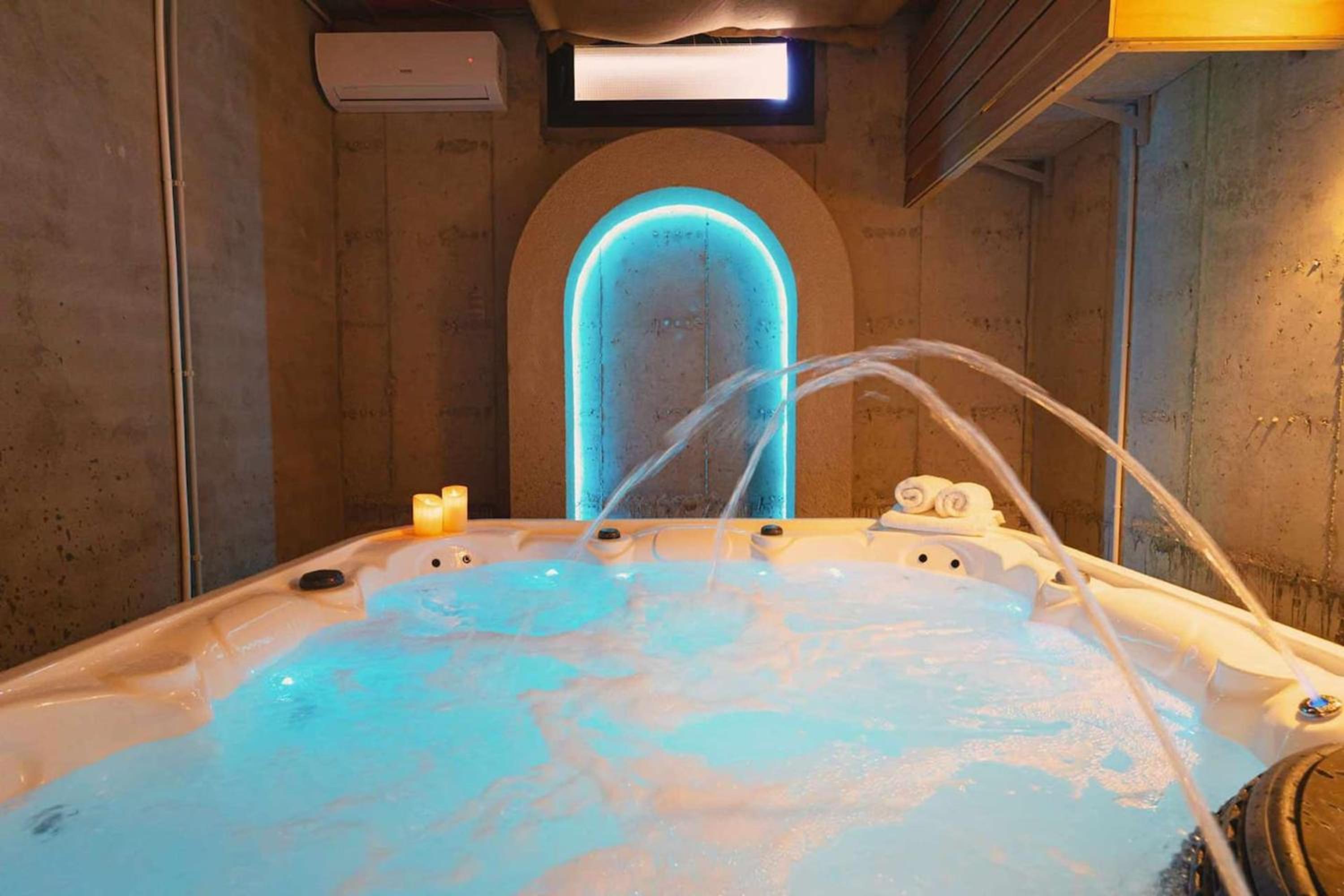 Spacious Villa in Vinaixa with Pool and Jacuzzi
