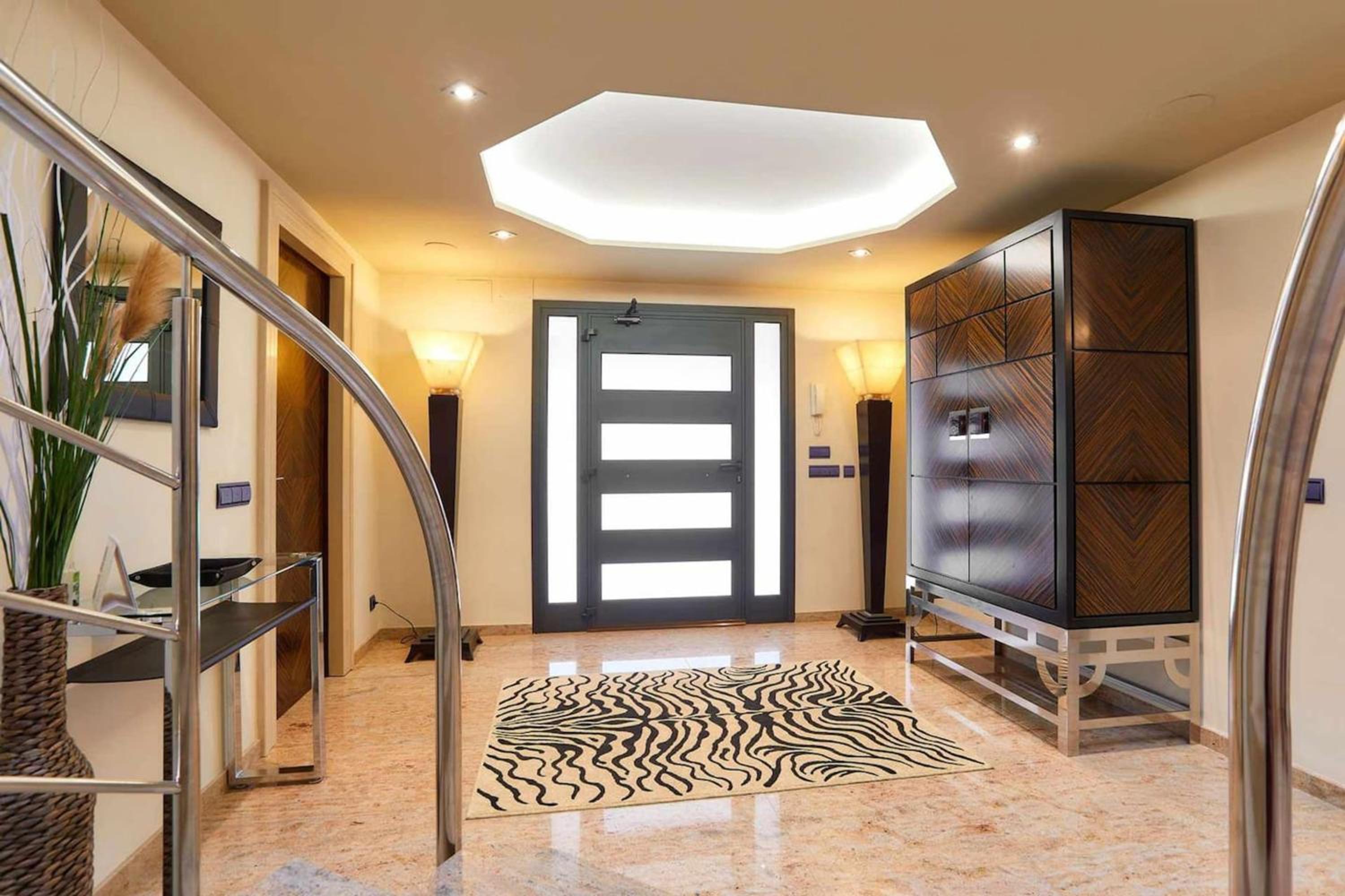 Spacious Villa in Vinaixa with Pool and Jacuzzi